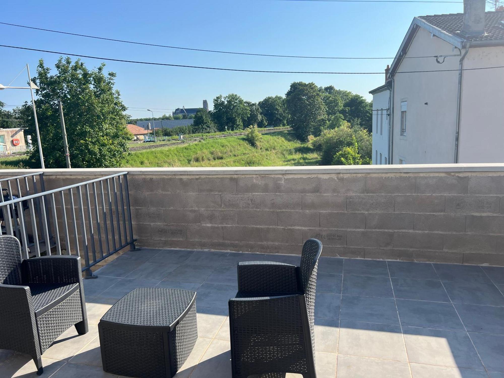 Le Cocon Du Port Apartment Тул Екстериор снимка